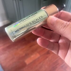 Revolution Mermaid's Scales Liquid Highlighter - Iridescent Green